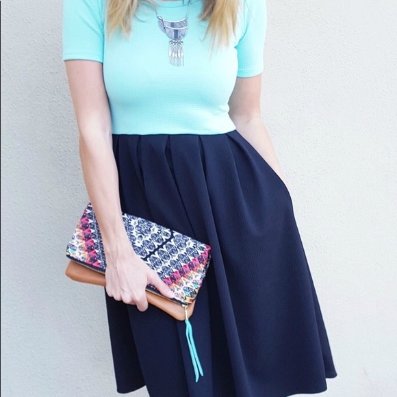 LuLaRoe Amelia pocket dress - Picture 2 of 2